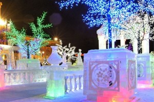 Ледовый храм на Байкале приглашает туристов