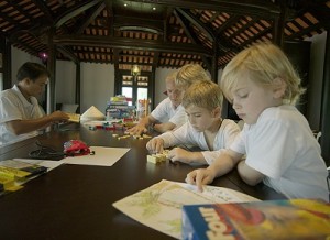 Специальная программа развлечений для детей в отеле Nam Hai