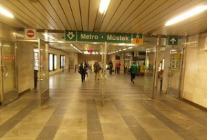Живая музыка в пражском метро