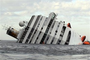 Круизный лайнер повторил судьбу Титаника