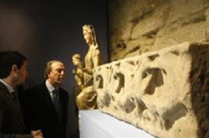 Презентация королевского саркофага в экспозиции музея Уэска