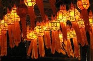 Праздник декоративных фонарей отметили в Таиланде