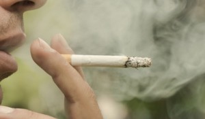 В Италии запретят курить на пляжах и в парках