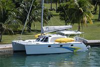       cruising catamaran in Bahamas