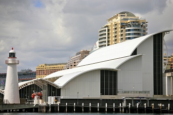 Подходя к Морскому музею, не можешь поразиться его архитектурным строением