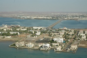 Порт Массауа, который находится в 100 км. к северо-востоку от Асмэры, долго был культурным центром прибрежной области страны