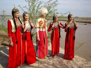 Культура туркмен несколько отличается от культурных традиций соседских мусульманских ценральноазиатских государств