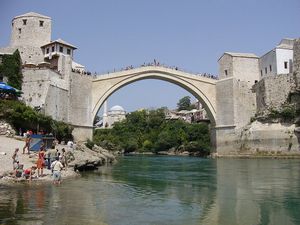  Старый Мост в Мостаре известен на весь мир своими прыгунами