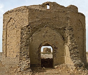 Сегодня Дехистан – это живописные руины, развалины древних городищ и полуразрушенные здания