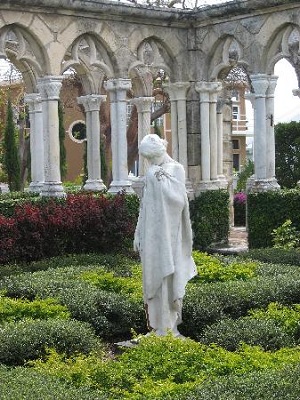 Французский монастырь часто служит для проведения бракосочетаний