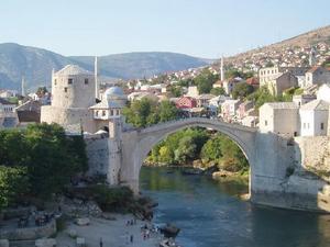 Мост, построенный в 1557–1566 годах оттоманским архитектором Мимаром Хейреддином (Mimar Heyruddin)