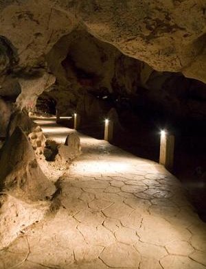    (Green Grotto Caves)